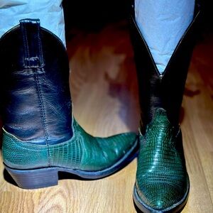Women’s cowboy boots size 5.